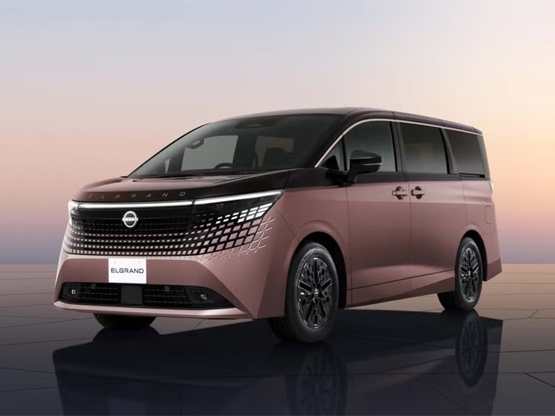 nissan_elgrand_spustja_15_let_poluchil_obnovlenie-8b933e8.jpg